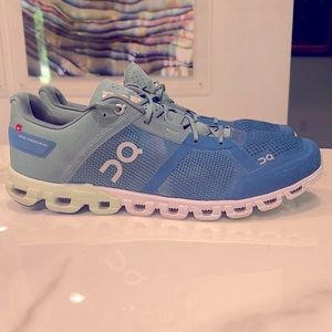 ON Men’s Cloudflow 2 Running Shoes. Sea Petrol color, size 11.